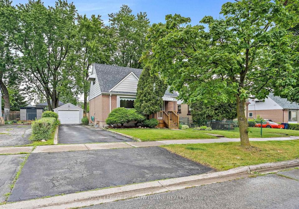 27-hatfield-crescent-toronto-etobicoke-ontario-w13549208