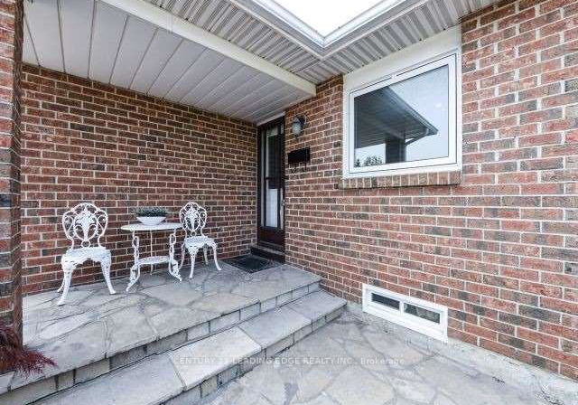 54-aurora-place-brampton-ontario-w13550574