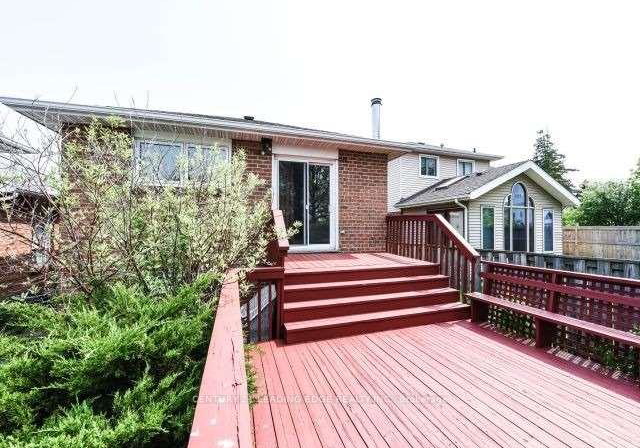 54-aurora-place-brampton-ontario-w13550574