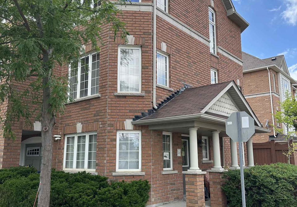 29-october-place-brampton-ontario-w13550988
