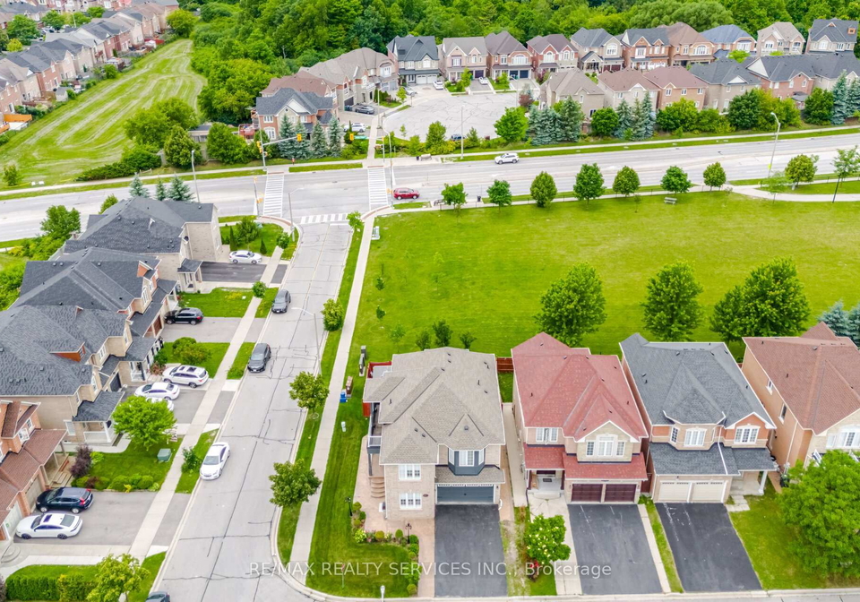 17-pefferlaw-circle-brampton-ontario-w13551314