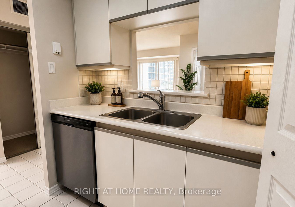 265-enfield-place-mississauga-ontario-w13551796
