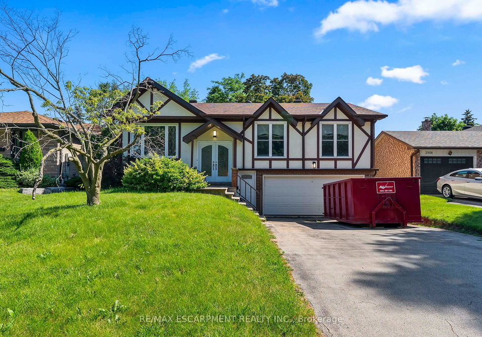 2506-yarmouth-crescent-oakville-ontario-w13551864