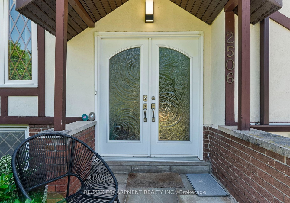 2506-yarmouth-crescent-oakville-ontario-w13551864