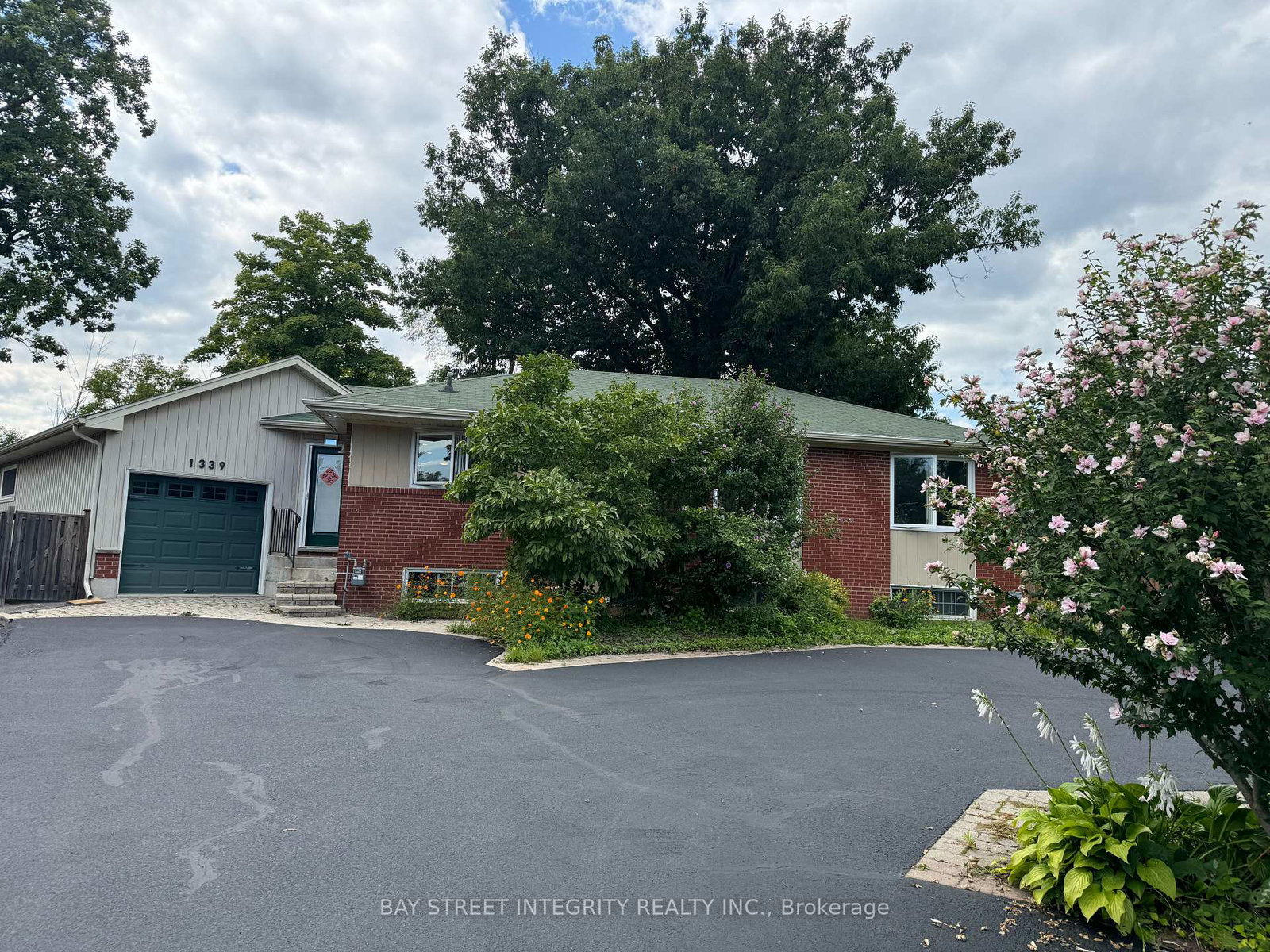 1339-pinegrove-road-oakville-ontario-w13552350