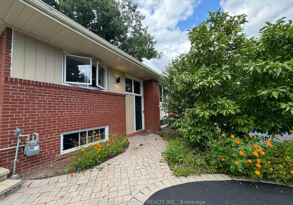1339-pinegrove-road-oakville-ontario-w13552350