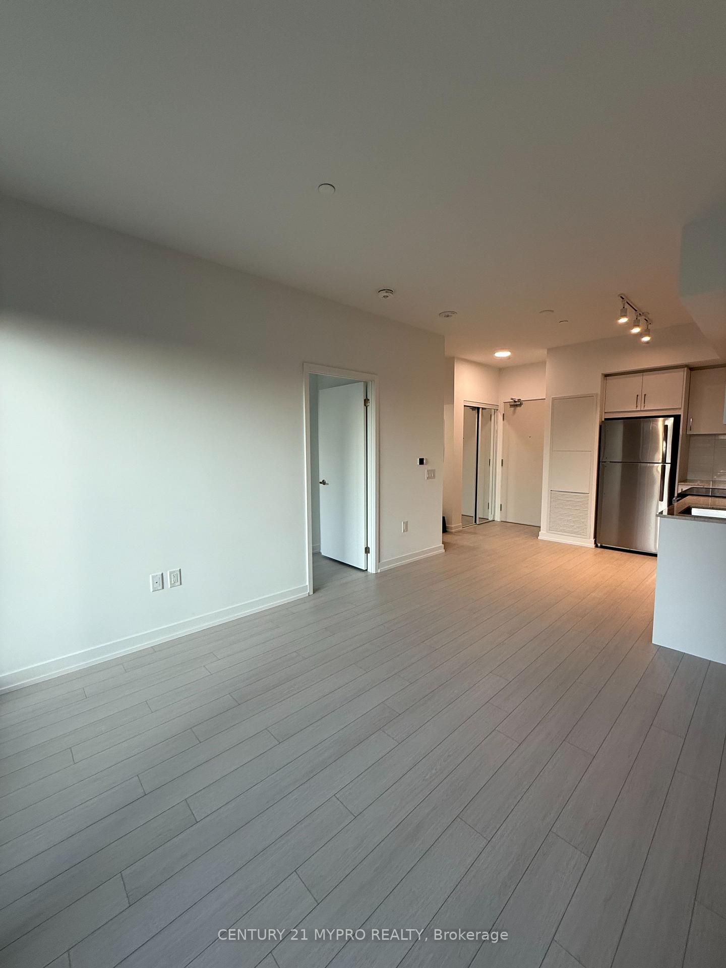 4010-eglinton-avenue-w-toronto-etobicoke-ontario-w13553110