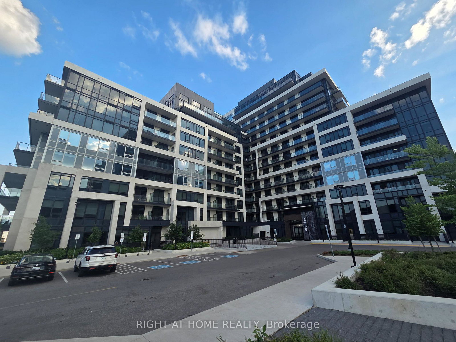 3200-w-william-coltson-avenue-oakville-ontario-w13553682