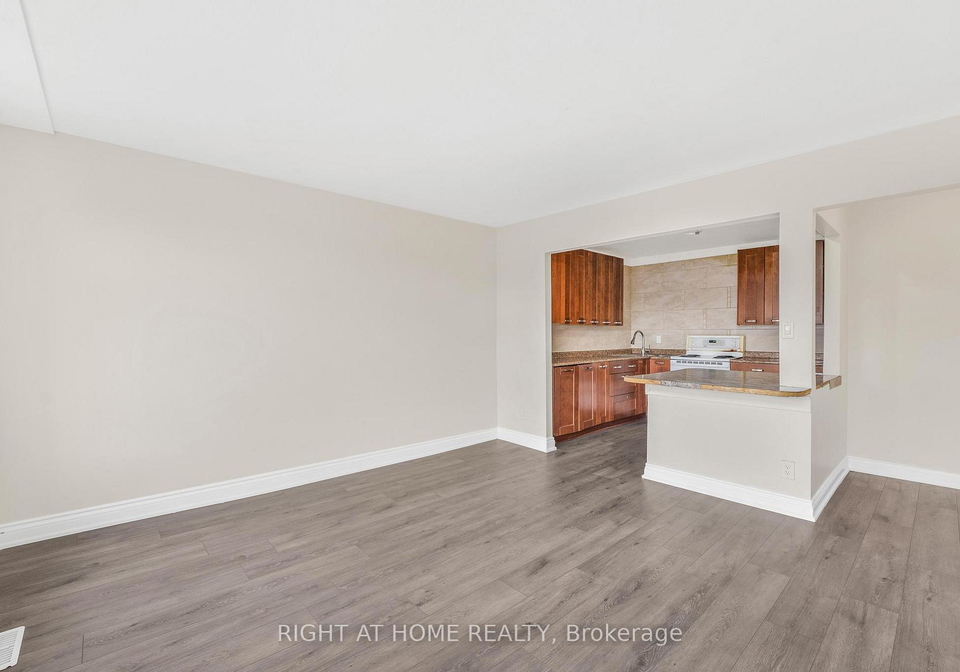 1698a-eglinton-avenue-w-toronto-north-york-ontario-w13553992