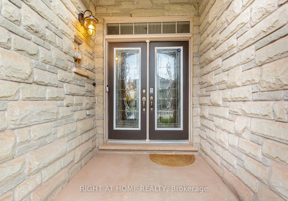 2419-wasaga-drive-oakville-ontario-w13554752