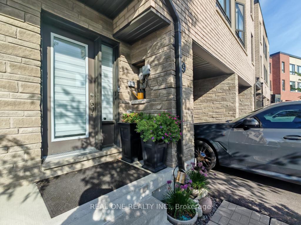 19-woodstream-drive-toronto-etobicoke-ontario-w13555012