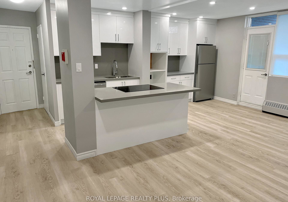 3065-queen-frederica-drive-mississauga-ontario-w13555200