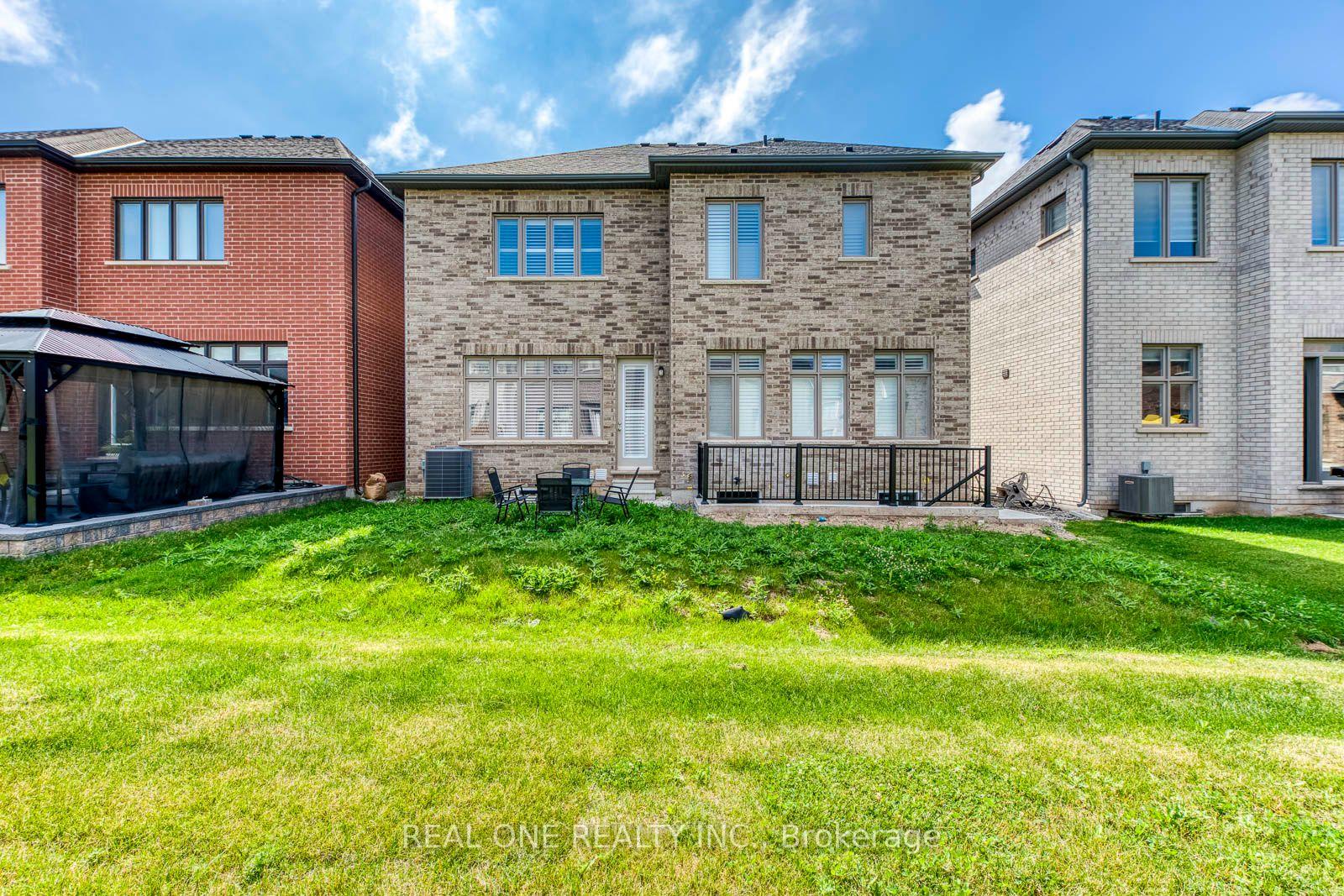 43-viva-gardens-oakville-ontario-w13555368