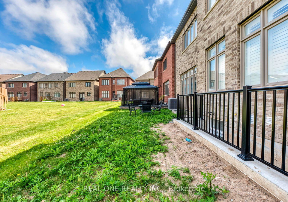 43-viva-gardens-oakville-ontario-w13555368