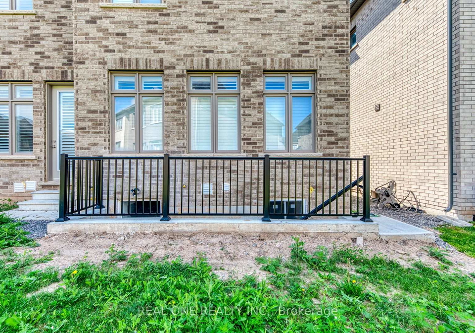 43-viva-gardens-oakville-ontario-w13555368
