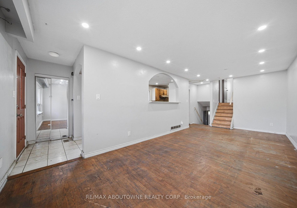 34-seaborn-road-brampton-ontario-w13556364