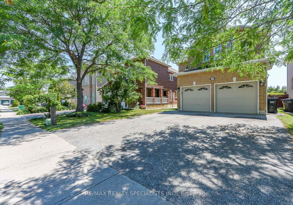 10-sweet-briar-lane-brampton-ontario-w13556406