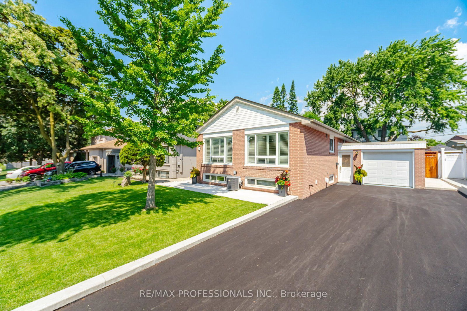24-millburn-drive-toronto-etobicoke-ontario-w13556722
