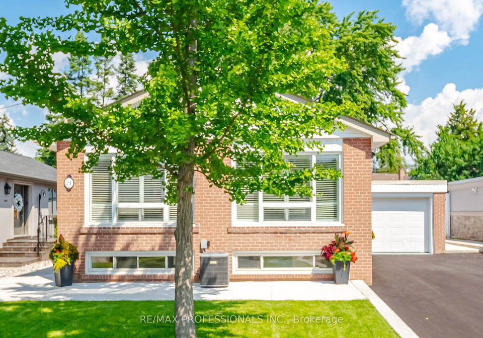 24-millburn-drive-toronto-etobicoke-ontario-w13556722
