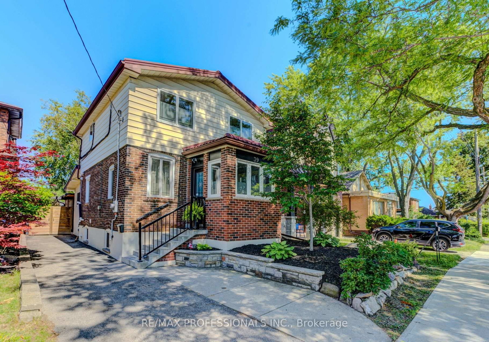39-rosemeade-avenue-toronto-etobicoke-ontario-w13556806