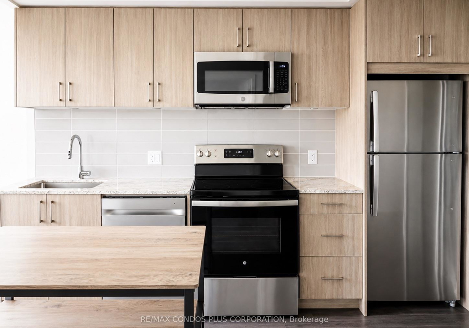4010-eglinton-avenue-w-toronto-etobicoke-ontario-w13556810