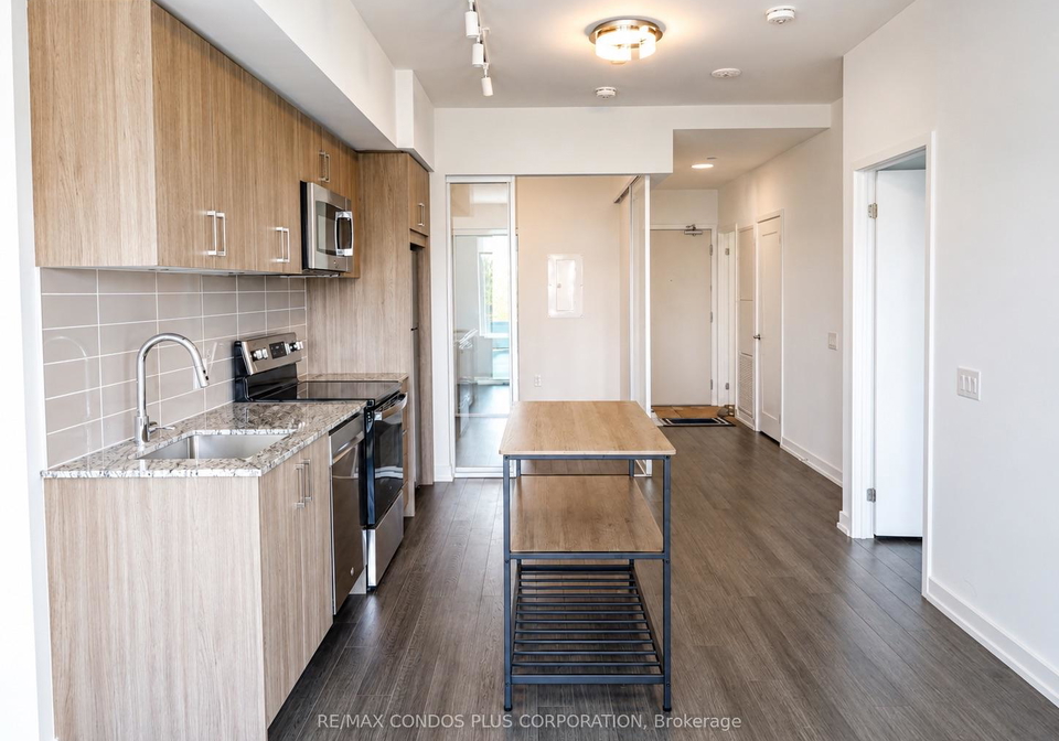 4010-eglinton-avenue-w-toronto-etobicoke-ontario-w13556810