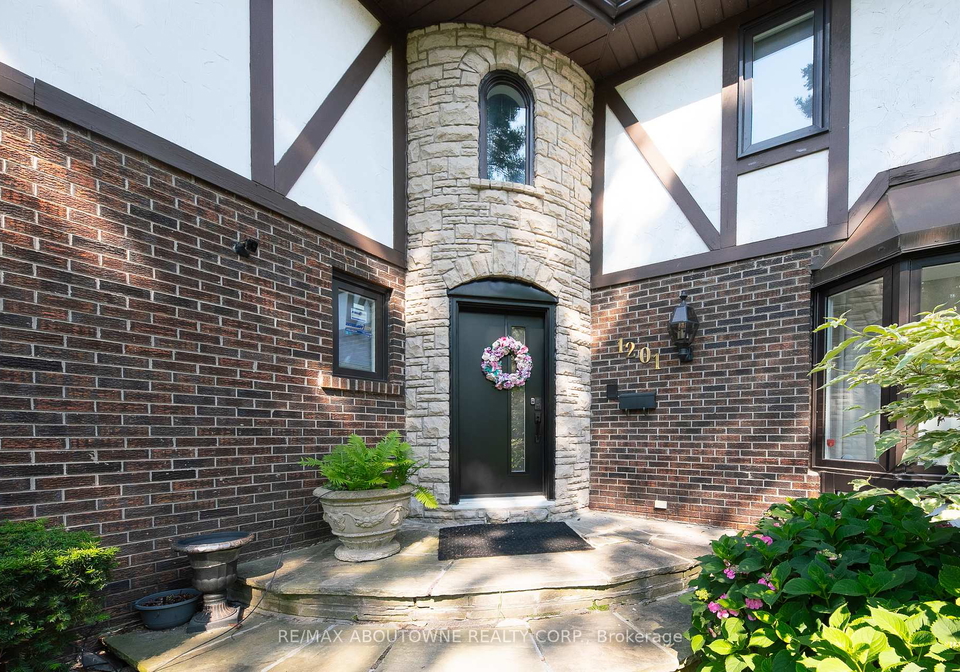 1201-botany-hill-w-oakville-ontario-w13557058