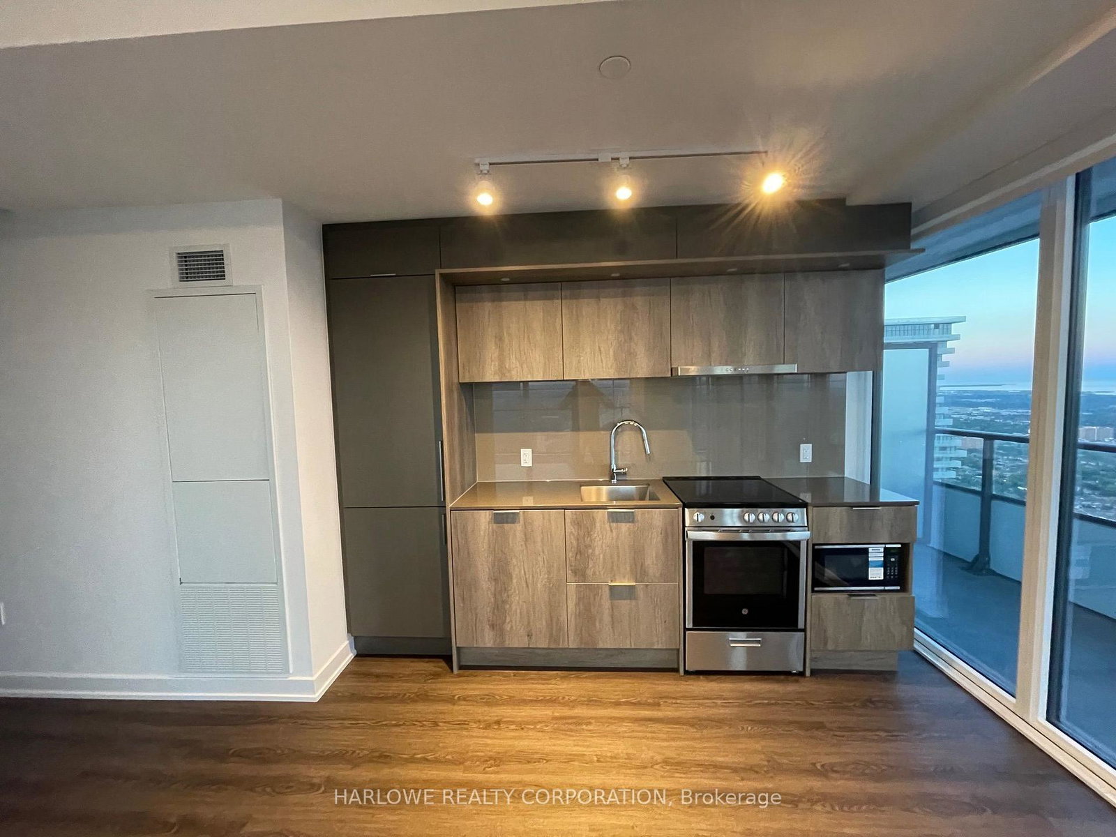 448-burnhamthorpe-road-w-mississauga-ontario-w13557280