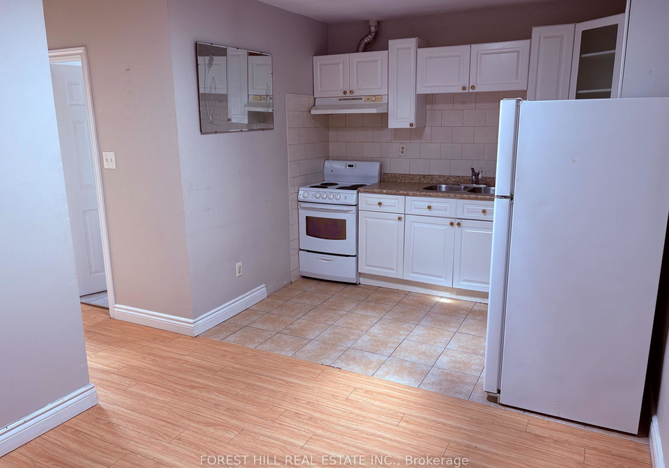 2530-eglinton-avenue-w-toronto-north-york-ontario-w13557762