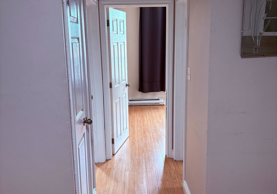 2530-eglinton-avenue-w-toronto-north-york-ontario-w13557762
