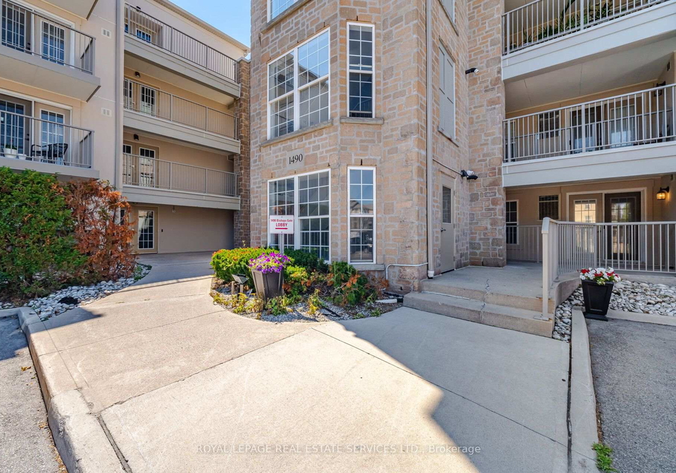 1490-bishops-gate-oakville-ontario-w13557852