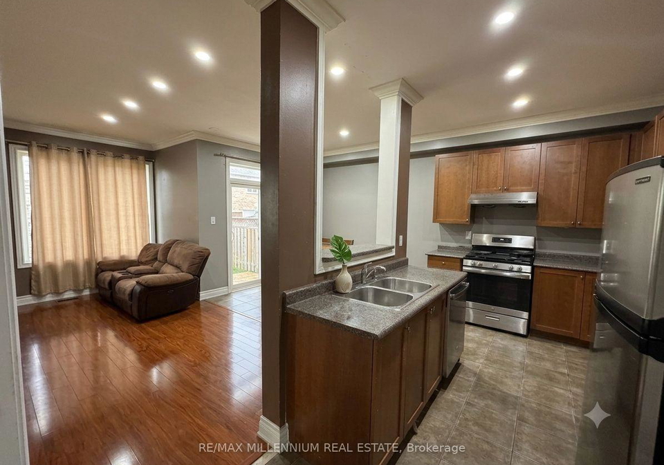 33-nomad-crescent-brampton-ontario-w13557956