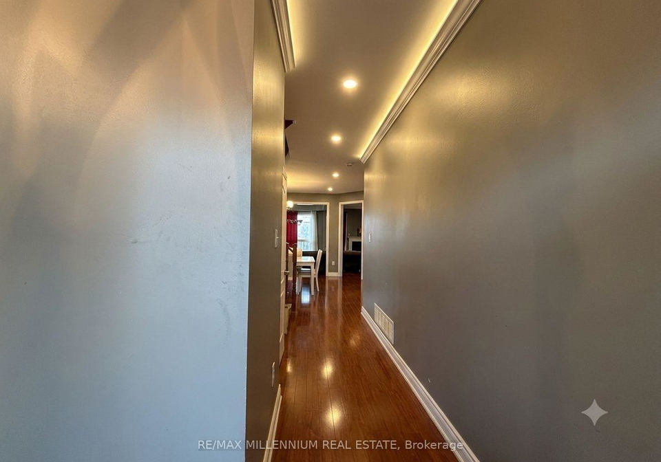 33-nomad-crescent-brampton-ontario-w13557956