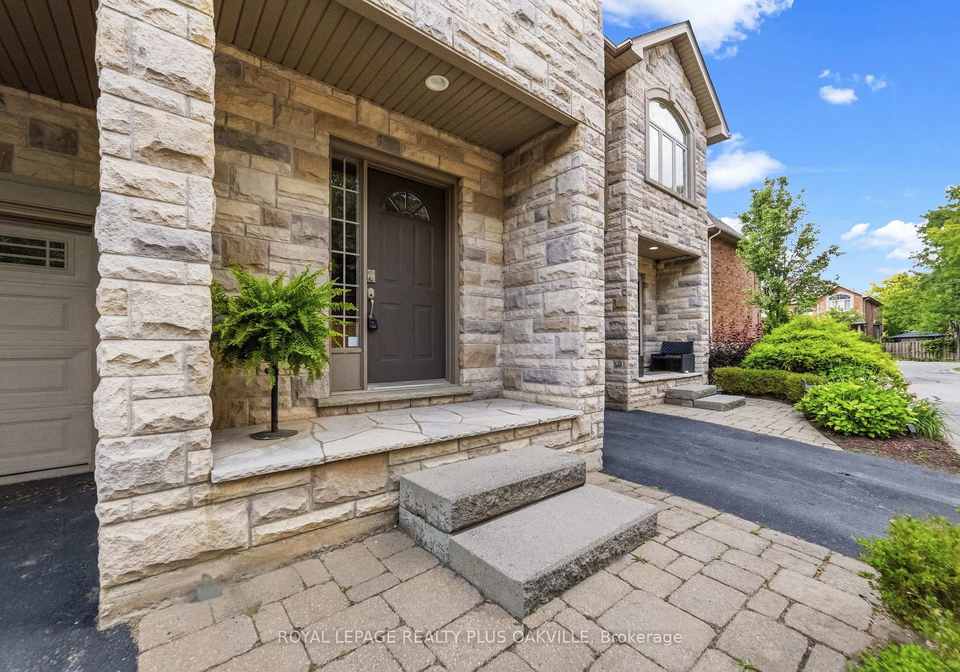 2282-orchard-road-burlington-ontario-w13558116