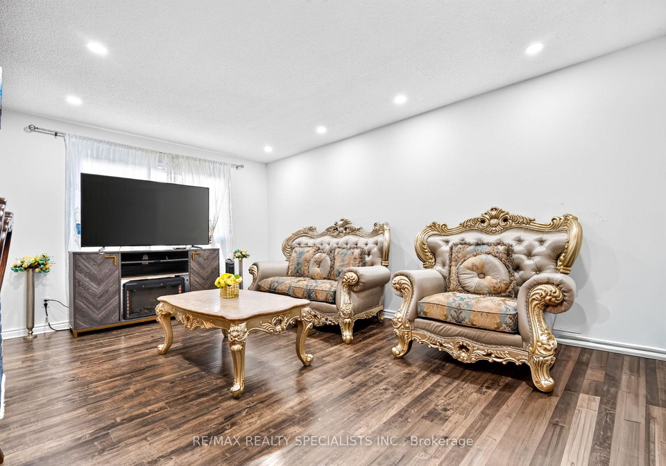 24-garrison-square-brampton-ontario-w13558782