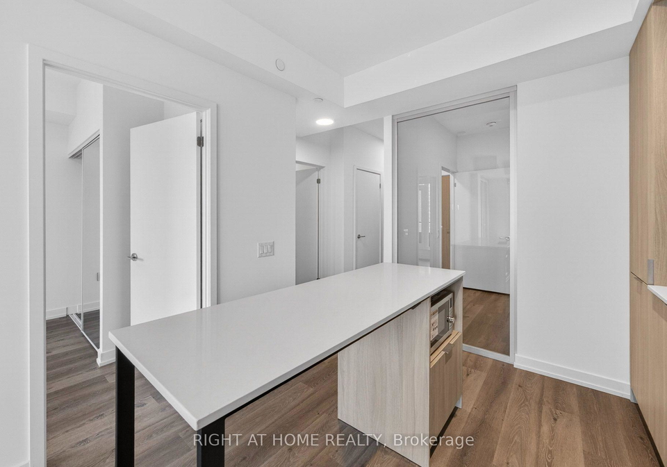 395-square-one-drive-mississauga-ontario-w13559004