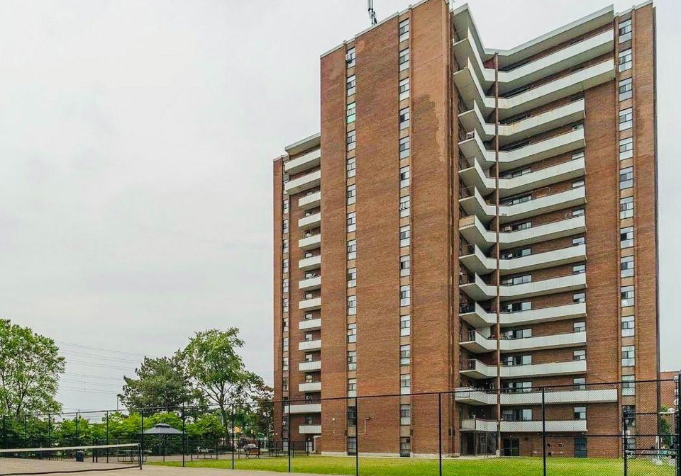 3025-queen-frederica-drive-mississauga-ontario-w13559010