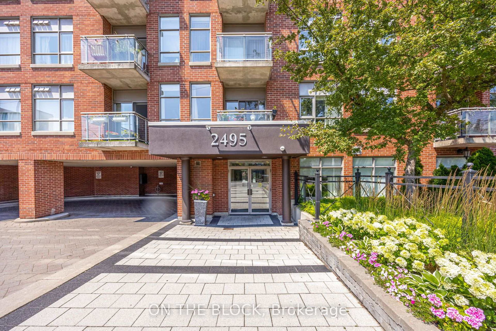 2495-dundas-street-w-toronto-toronto-ontario-w13559024
