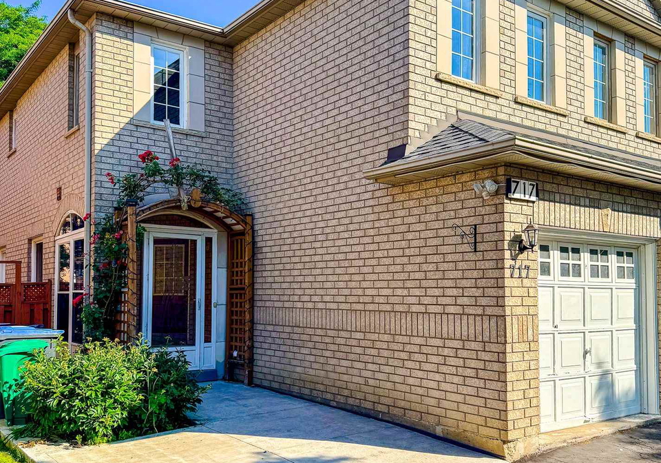 717-mirage-place-mississauga-ontario-w13559300