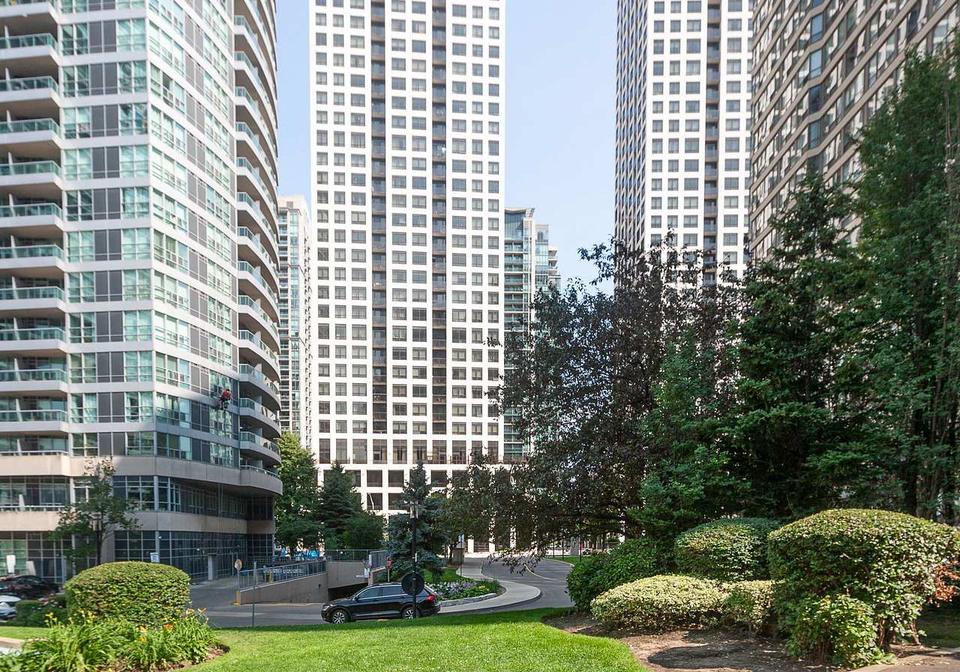 30-elm-drive-w-mississauga-ontario-w13559328