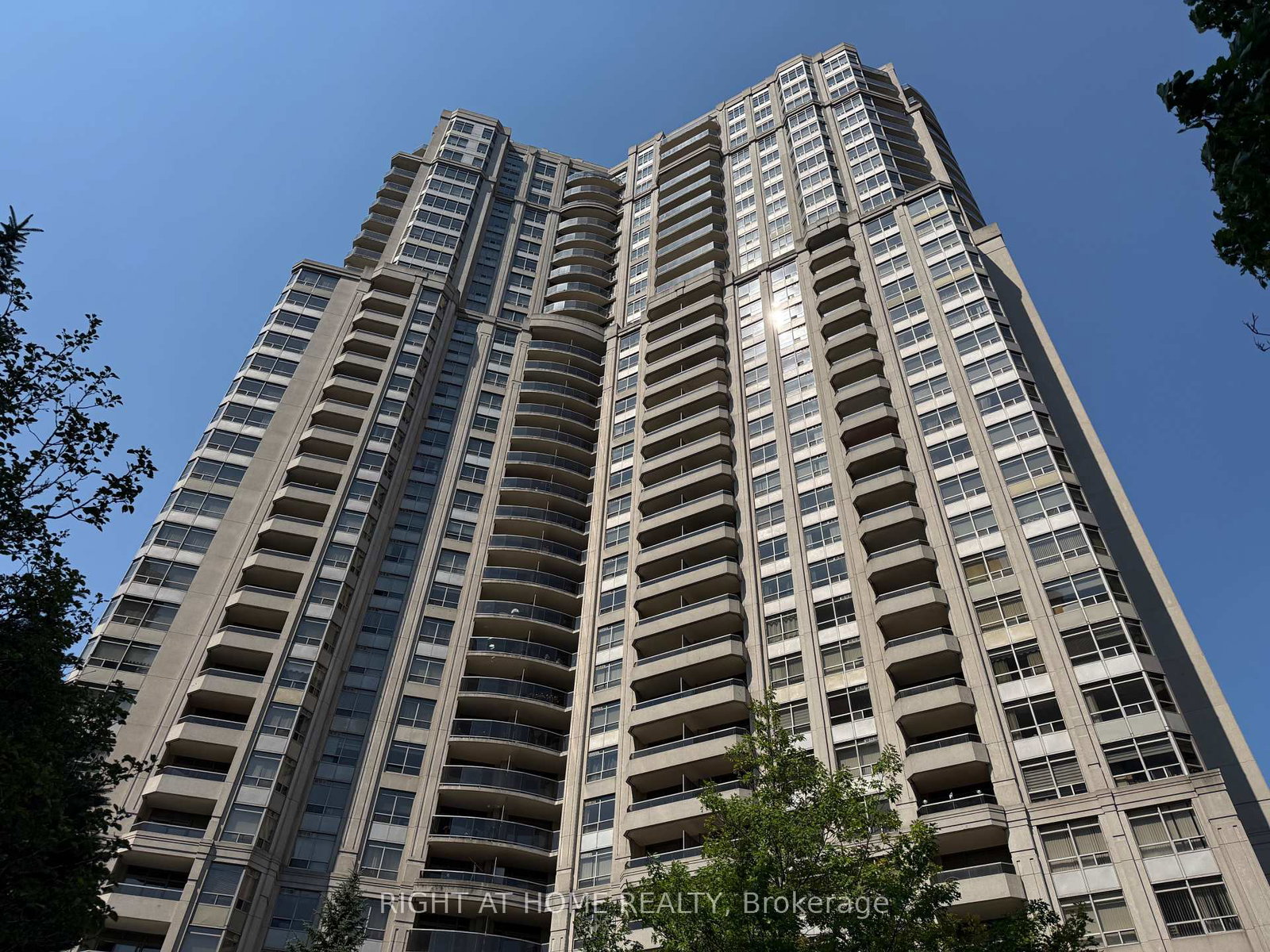 35-kingsbridge-garden-circle-mississauga-ontario-w13559476