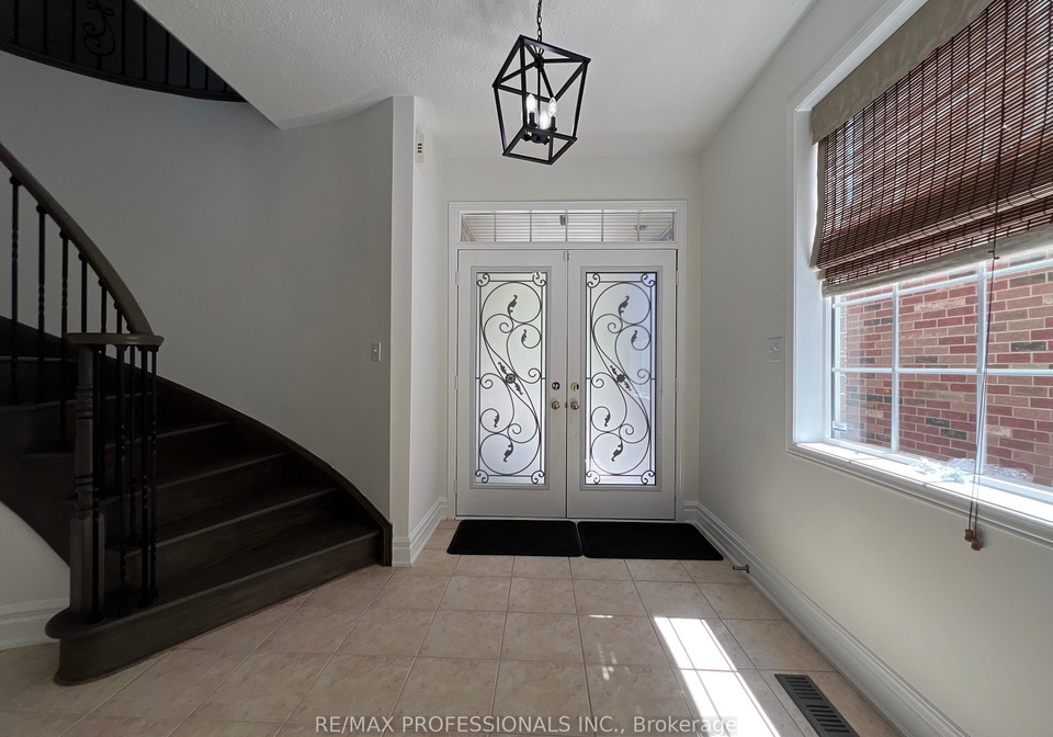 3895-henrietta-way-mississauga-ontario-w13559794