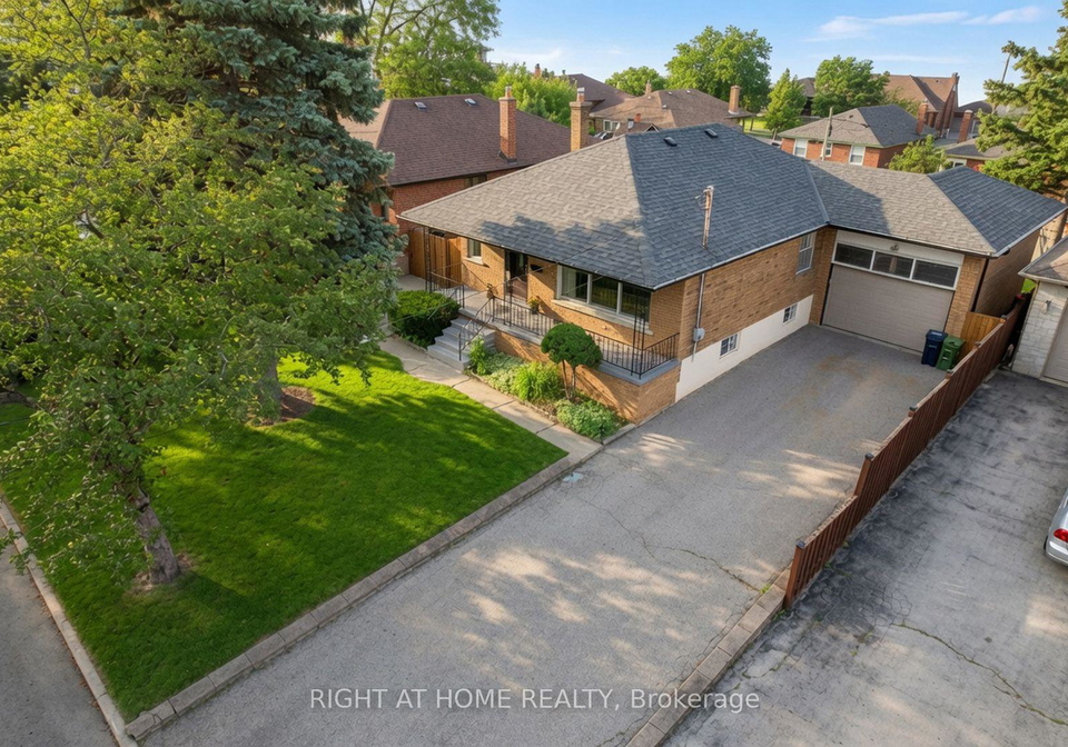 37-garside-crescent-toronto-north-york-ontario-w13559868