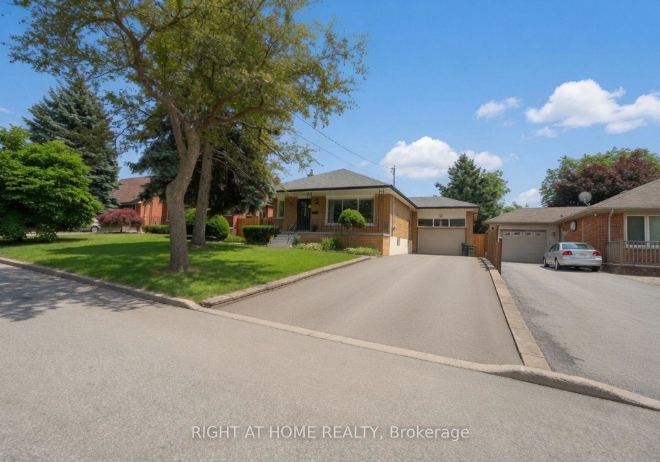 37-garside-crescent-toronto-north-york-ontario-w13559868