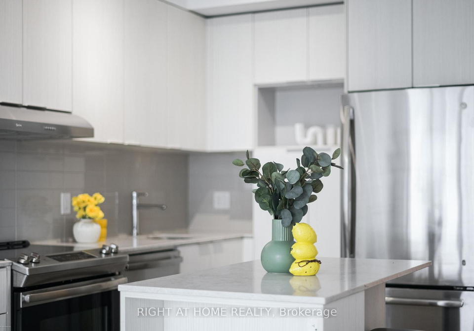2520-eglinton-avenue-w-mississauga-ontario-w13559962