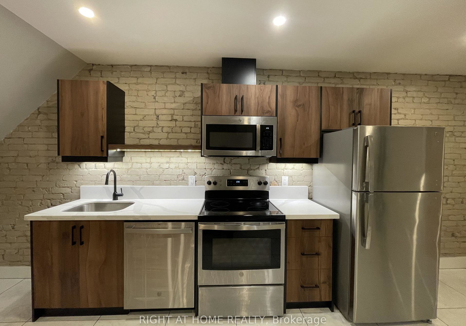 363-parkside-drive-toronto-toronto-ontario-w13561030