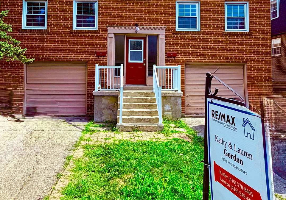 8-bridesburg-drive-toronto-etobicoke-ontario-w13561262