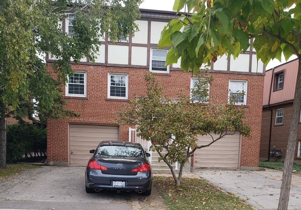 8-bridesburg-drive-toronto-etobicoke-ontario-w13561262