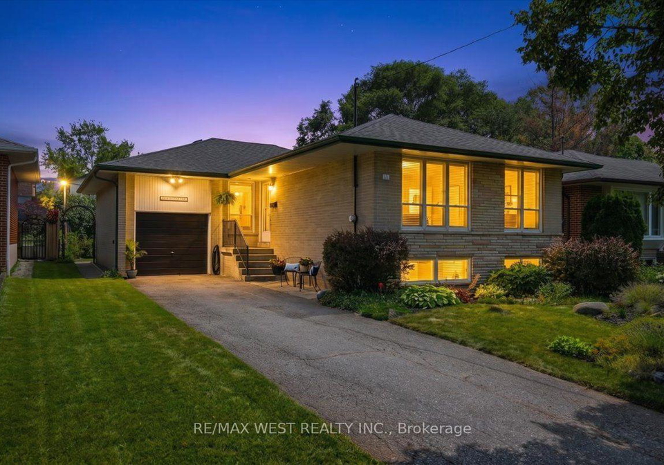 19-decarie-circle-toronto-etobicoke-ontario-w13561588