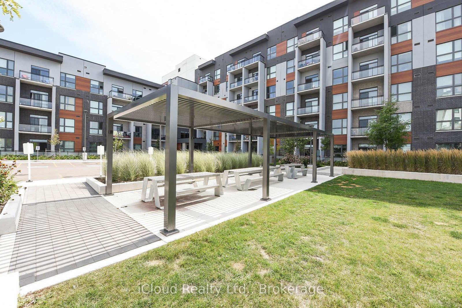 95-dundas-street-oakville-ontario-w13561608